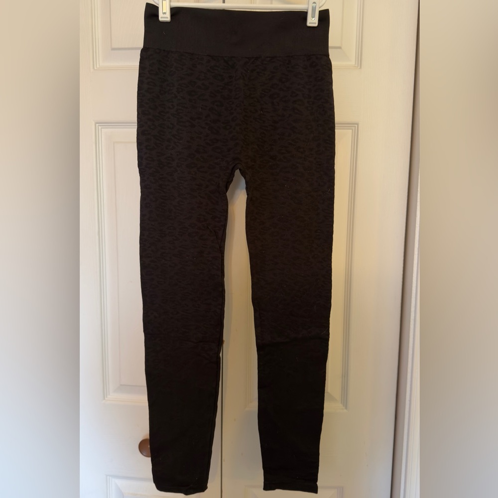 Calvin Klein Black Leopard Textured Leggings S/M NWOT